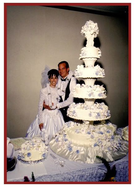 traditional wedding cake picture