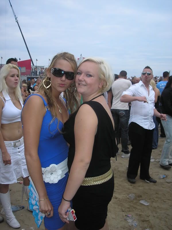 [img width=200]http://i124.photobucket.com/albums/p13/evituitjer/decibel07027.jpg[/img]