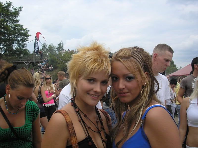 [img width=250]http://i124.photobucket.com/albums/p13/evituitjer/decibel07029.jpg[/img]