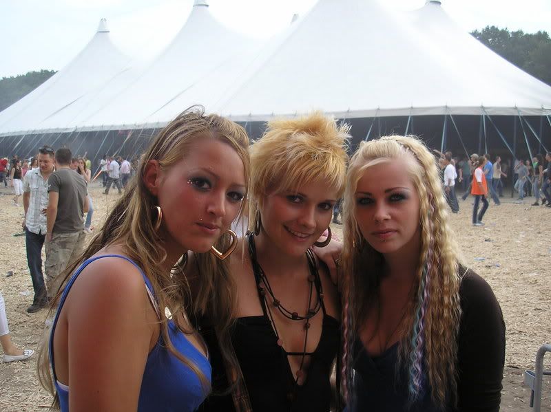 [img width=250]http://i124.photobucket.com/albums/p13/evituitjer/decibel07040.jpg[/img]