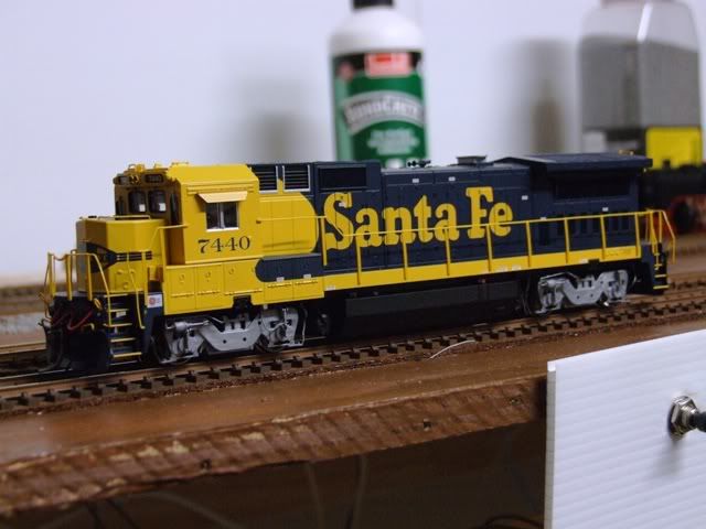 Atlas GE Dash8-40CW in Santa Fe warbonnet paint.