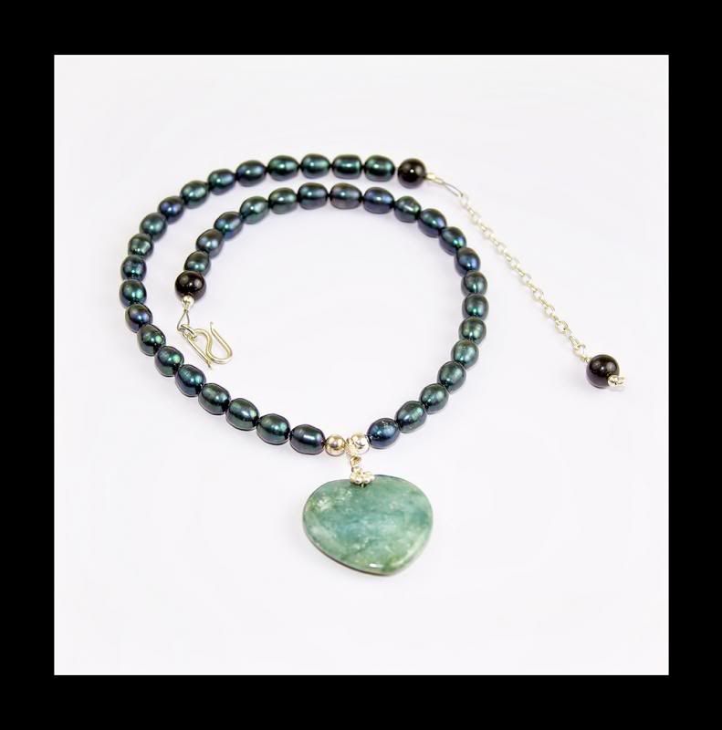 PEACOCK PEARL (c) GRMcLeanDesigns necklaces