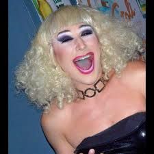 http://i124.photobucket.com/albums/p29/badoit/Drag-Queen_zps85e3c7c2.jpg