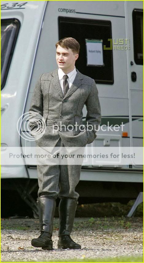 http://i124.photobucket.com/albums/p26/pepa_album/daniel-radcliffe-my-boy-jack-08.jpg